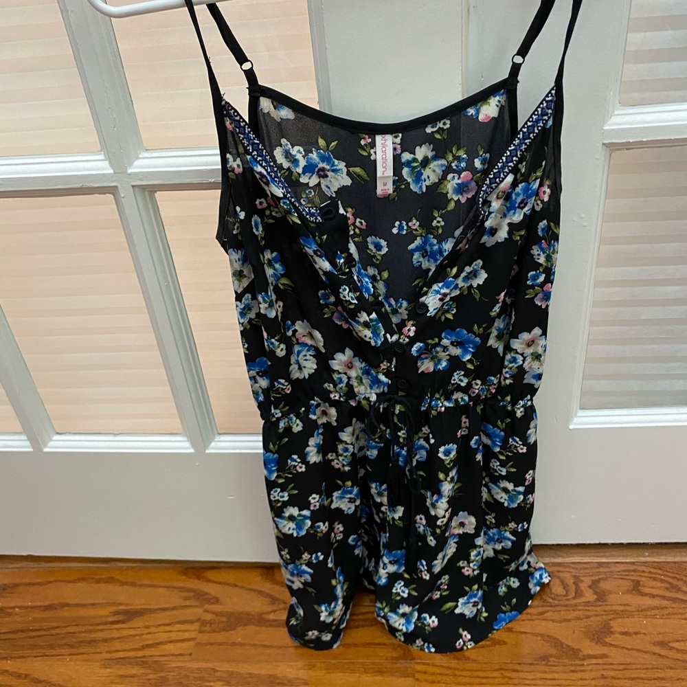 Black floral spaghetti strap romper☀️